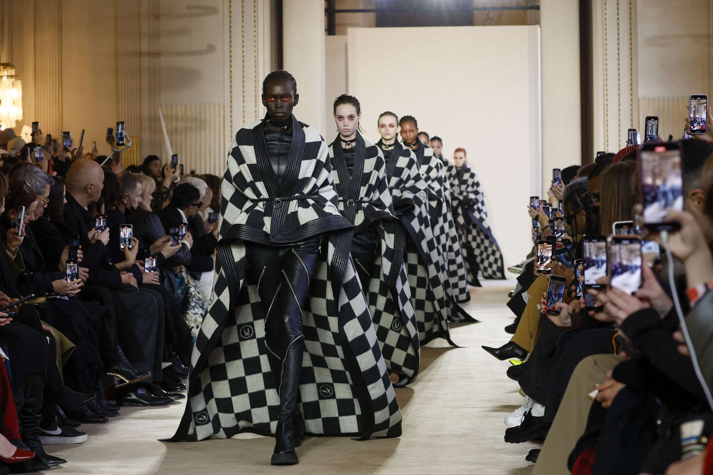 Paris Fashion Week: the Japanese galaxy Comme des Garçons reveals its universe