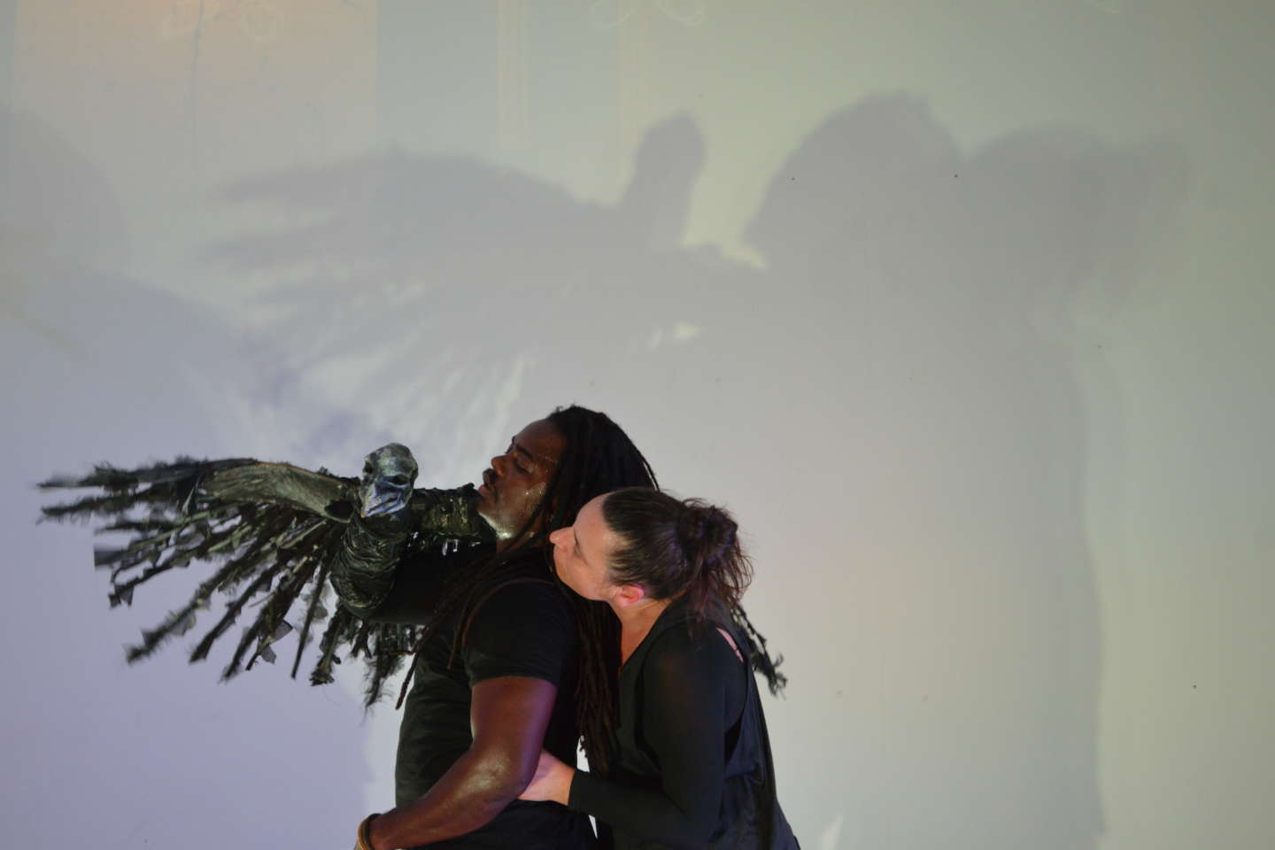 At Mouffetard, in Paris, “La Langue des cygnes”: a dreamlike adaptation of the “Ugly Duckling”