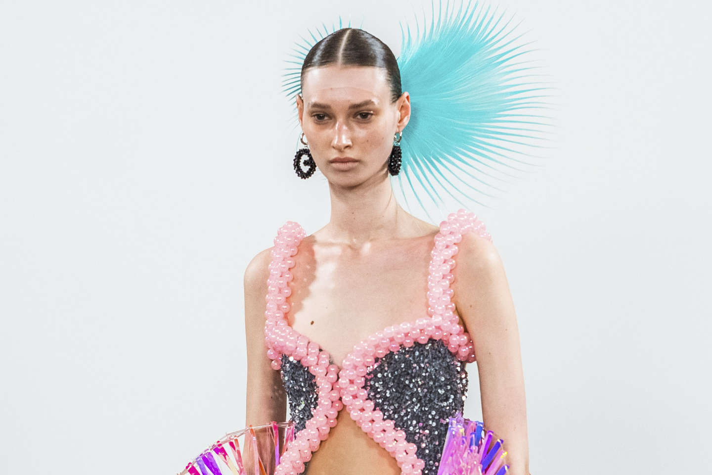 Paris Fashion Week: from recycling to latex, two young designers enter into matters