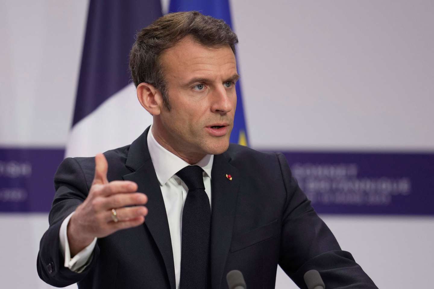 Pension reform: Emmanuel Macron comes out of his reserve