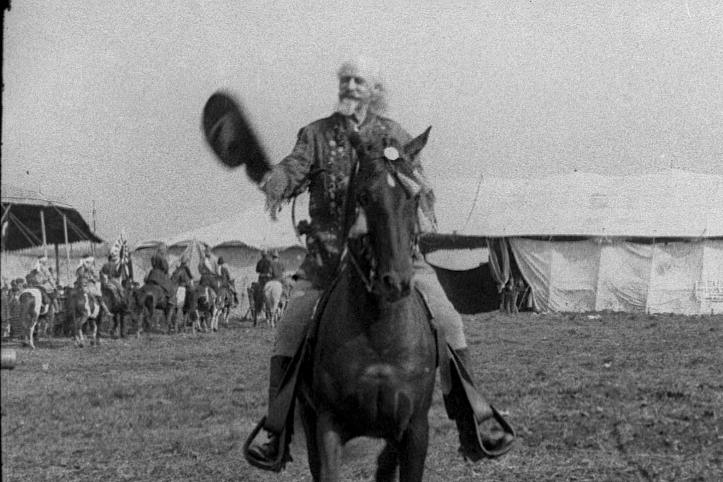 “Buffalo Bill, let’s show off!”  », on France 5: bison hunt, stagecoach attack and real Indians to celebrate the conquest of the West