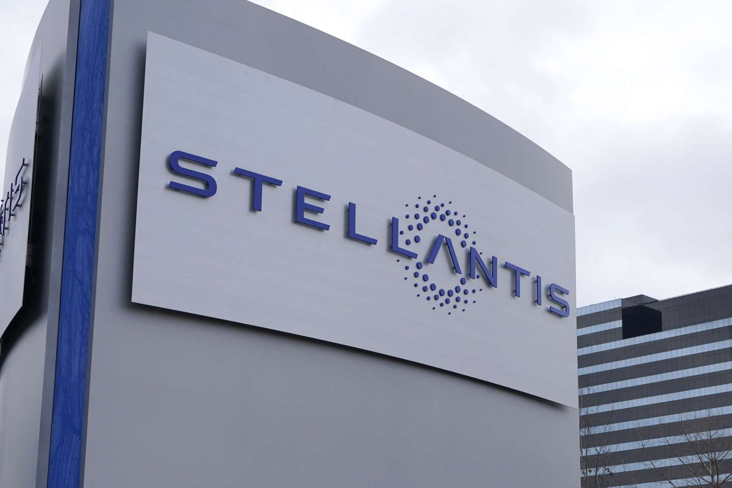 Stellantis halts construction of its battery factory in Canada, accusing Ottawa of failing to meet its commitments